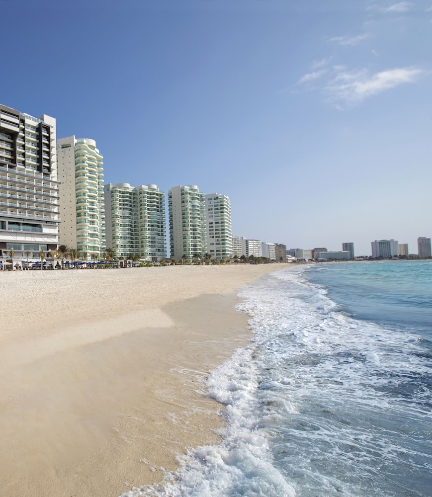 Royalton CHIC Cancun, An Autograph Collection All-Inclusive Resort - Adults Only — Beach in Cancun, Quintana Roo