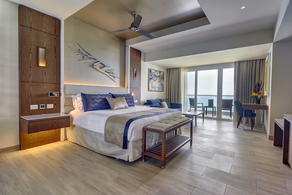 Royalton CHIC Cancun, An Autograph Collection All-Inclusive Resort - Adults Only — Hotel rooms in Cancun, Quintana Roo
