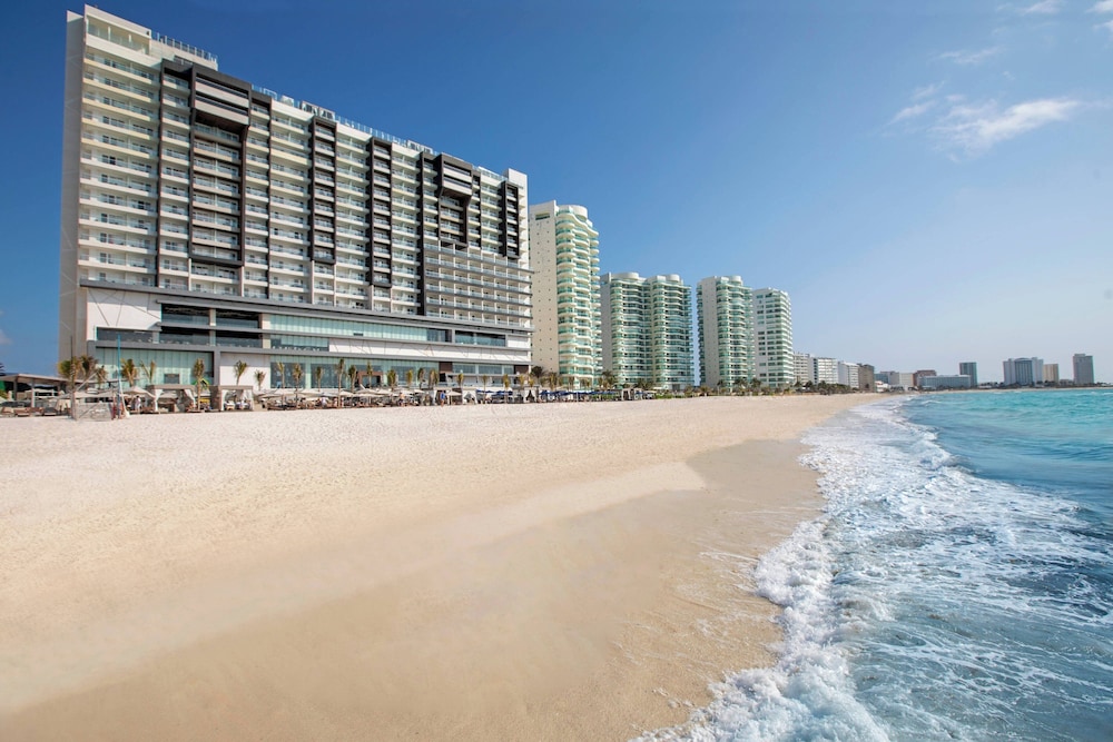 Royalton CHIC Cancun, An Autograph Collection All-Inclusive Resort - Adults Only — Beach in Cancun, Quintana Roo