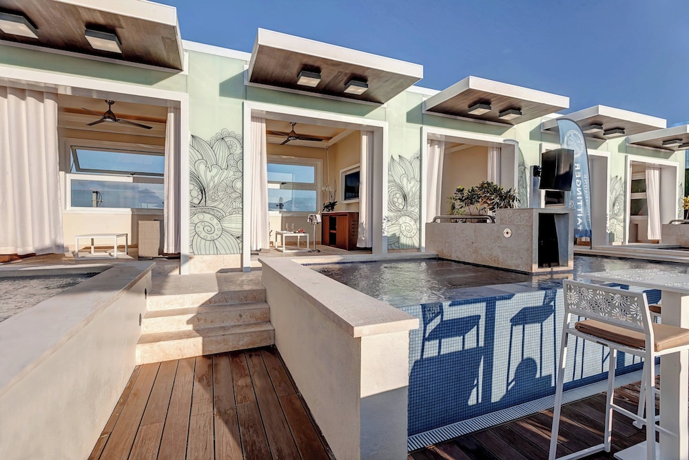 Royalton CHIC Cancun, An Autograph Collection All-Inclusive Resort - Adults Only — Hotel rooms in Cancun, Quintana Roo