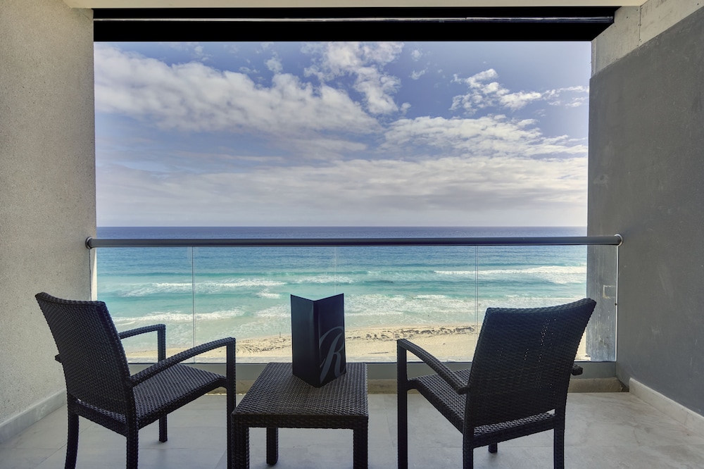 Royalton CHIC Cancun, An Autograph Collection All-Inclusive Resort - Adults Only — Hotel rooms in Cancun, Quintana Roo