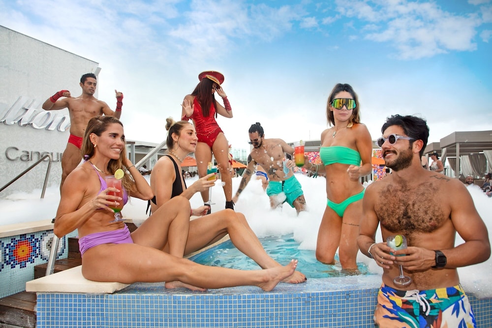 Royalton CHIC Cancun, An Autograph Collection All-Inclusive Resort - Adults Only — Swimming pool in Cancun, Quintana Roo