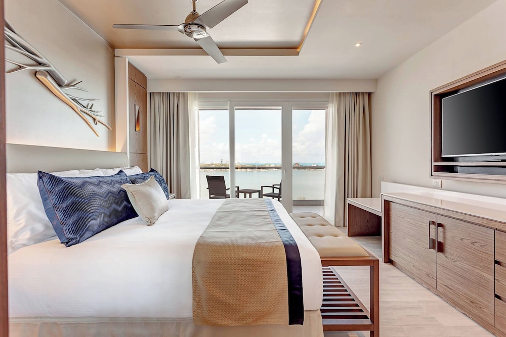 Royalton CHIC Cancun, An Autograph Collection All-Inclusive Resort - Adults Only — Hotel rooms in Cancun, Quintana Roo