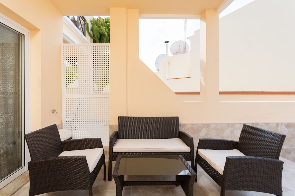 Yucca Park Aparthotel — Hotel building in Costa Adeje, Canary Islands