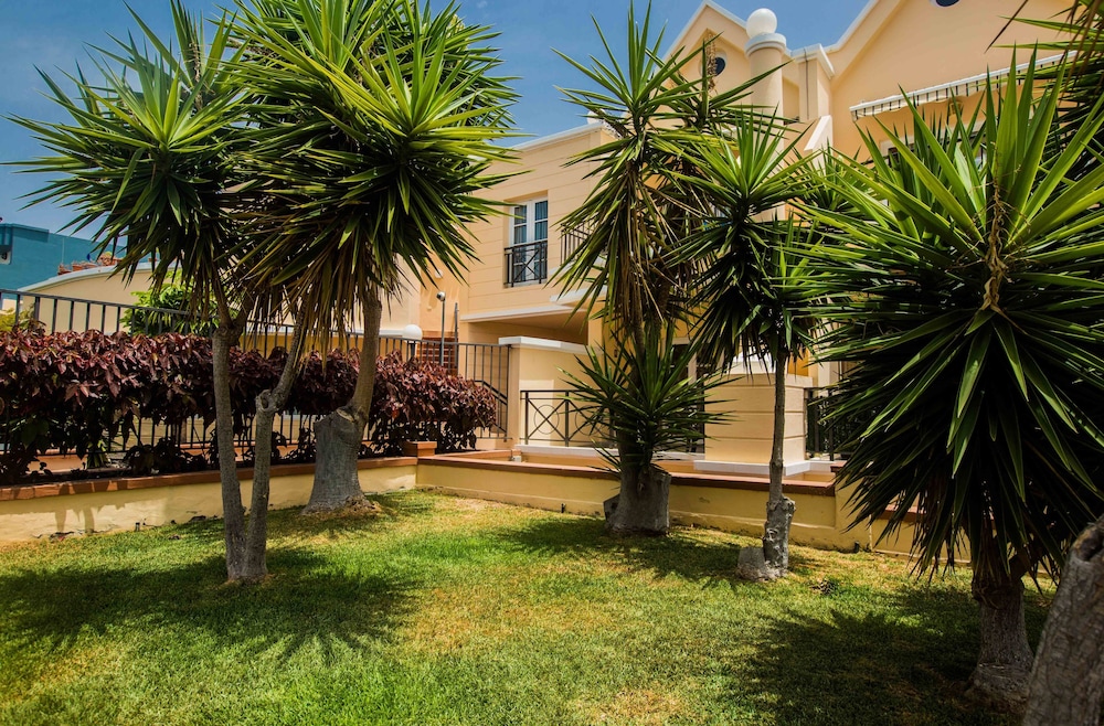 Yucca Park Aparthotel — Hotel building in Costa Adeje, Canary Islands