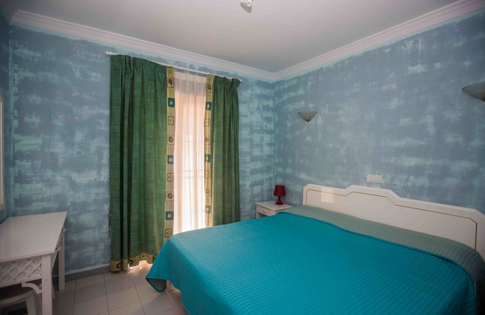 Yucca Park Aparthotel — Hotel rooms in Costa Adeje, Canary Islands