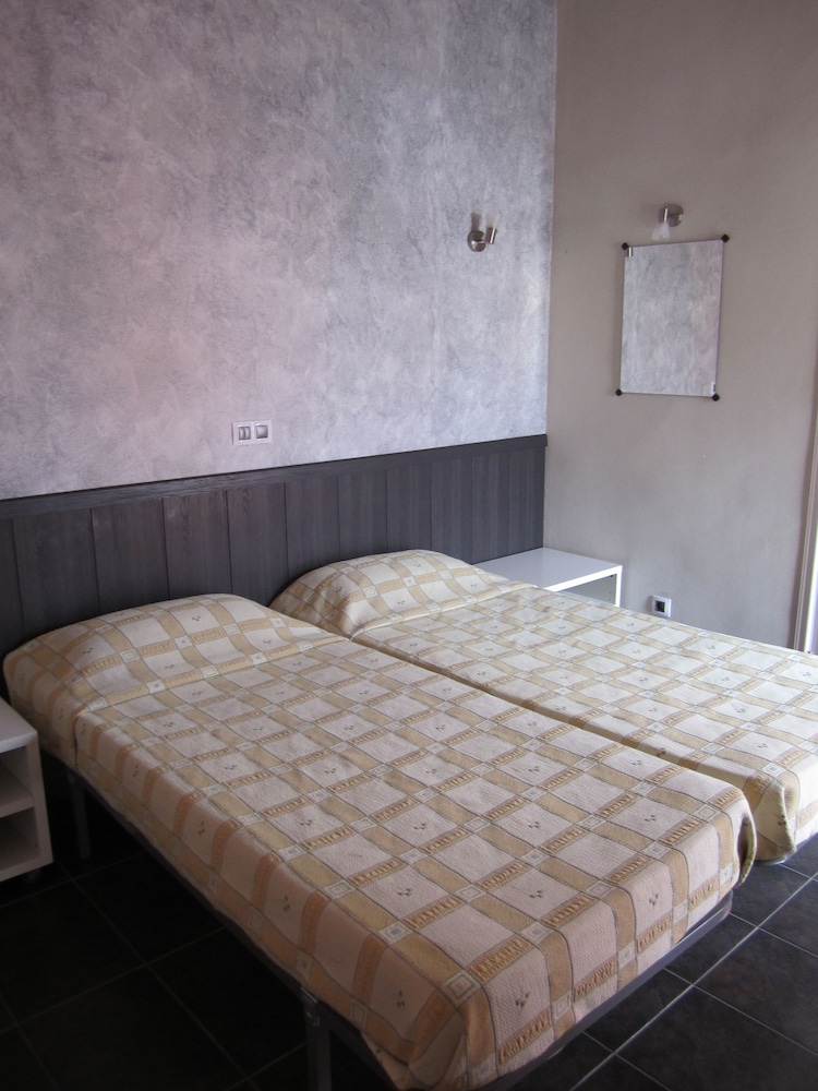 Yucca Park Aparthotel — Hotel rooms in Costa Adeje, Canary Islands