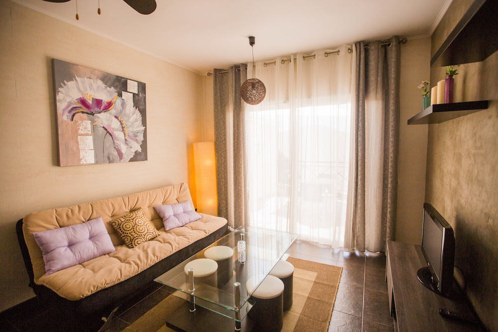 Yucca Park Aparthotel — Hotel rooms in Costa Adeje, Canary Islands