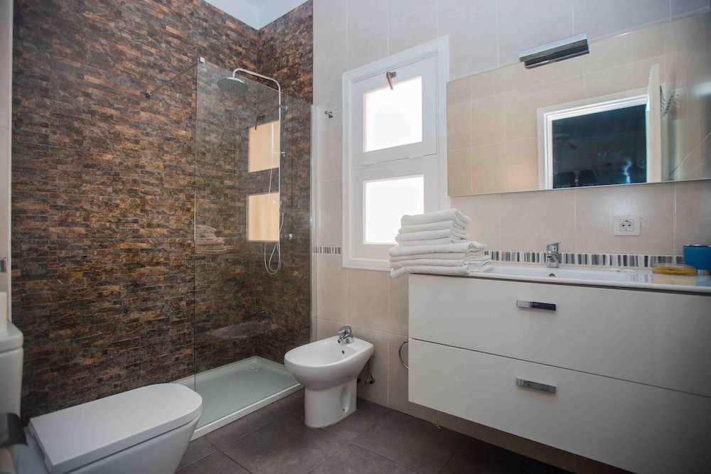 Yucca Park Aparthotel — Hotel rooms in Costa Adeje, Canary Islands