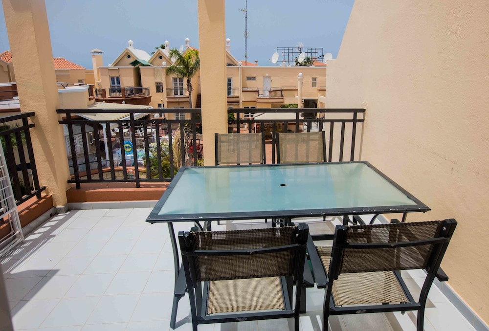 Yucca Park Aparthotel — Hotel building in Costa Adeje, Canary Islands