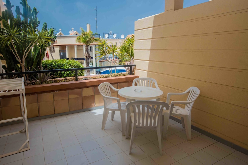 Yucca Park Aparthotel — Hotel building in Costa Adeje, Canary Islands