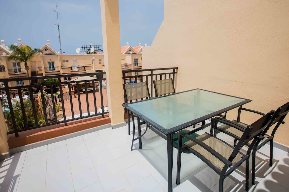 Yucca Park Aparthotel — Hotel rooms in Costa Adeje, Canary Islands