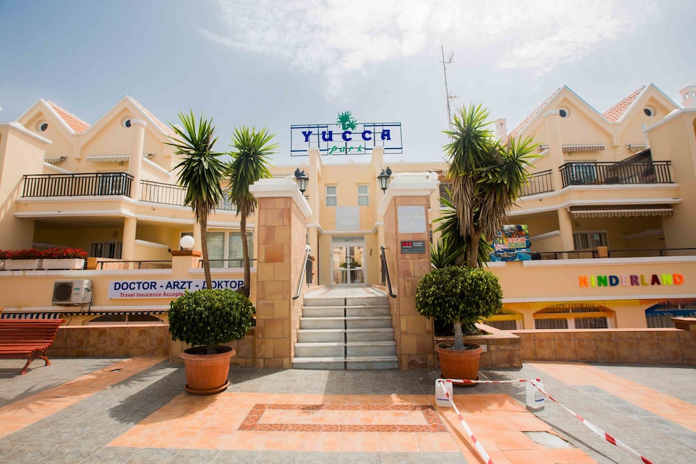 Yucca Park Aparthotel — Hotel building in Costa Adeje, Canary Islands