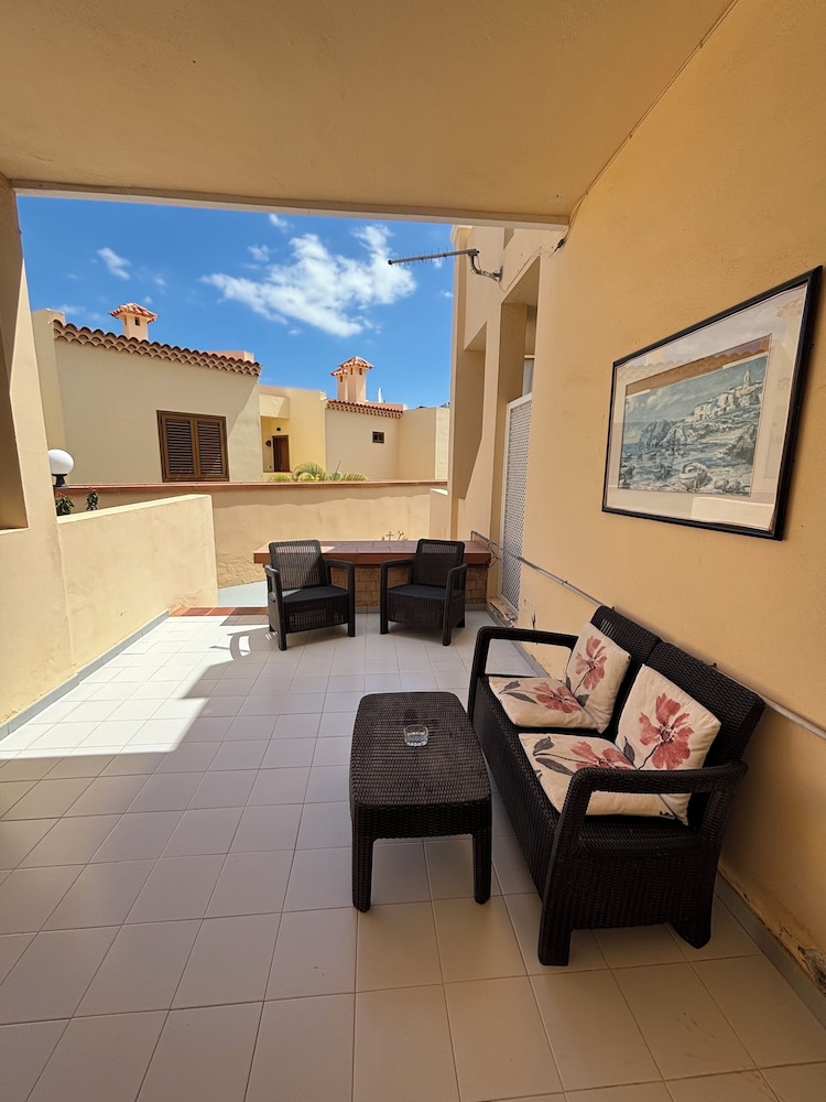 Yucca Park Aparthotel — Hotel building in Costa Adeje, Canary Islands