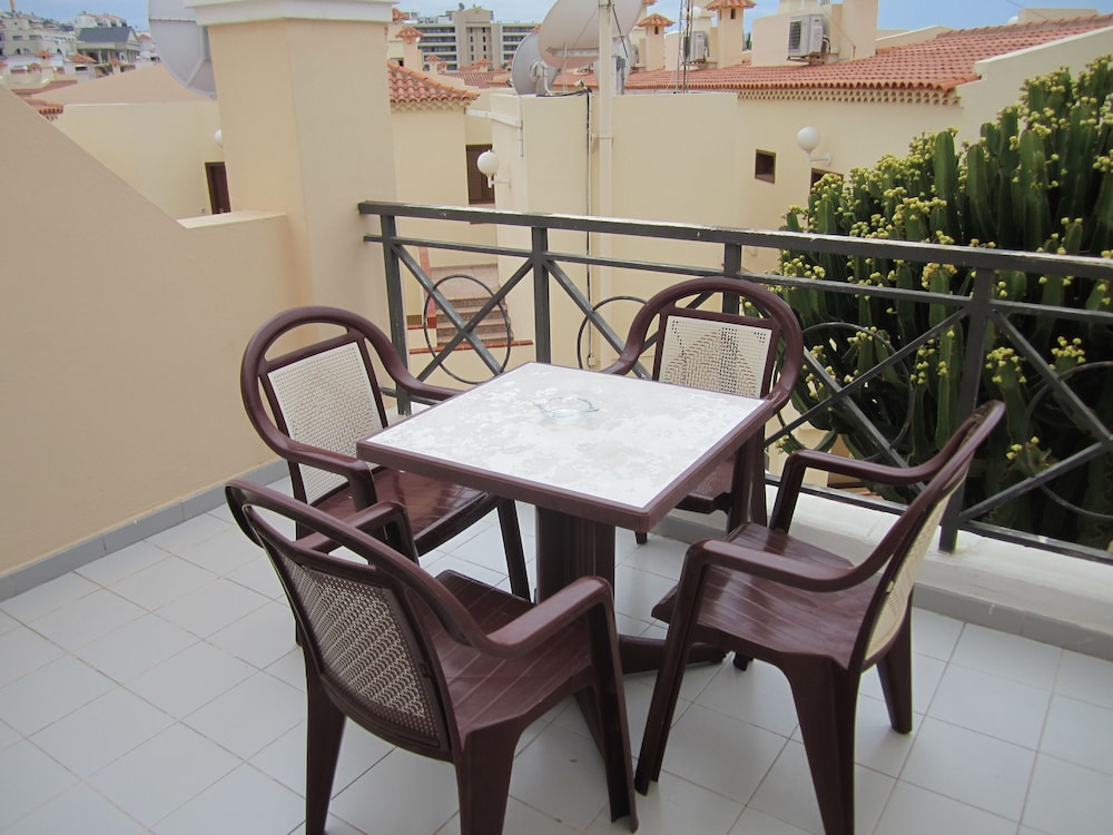 Yucca Park Aparthotel — Hotel rooms in Costa Adeje, Canary Islands