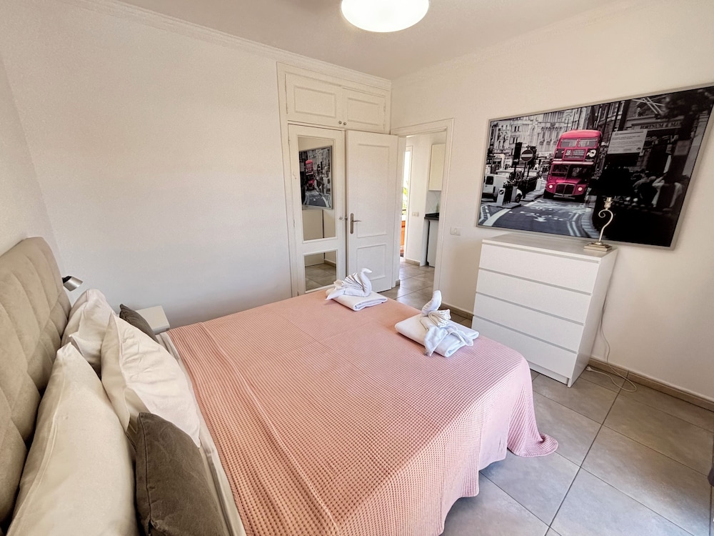 Yucca Park Aparthotel — Hotel rooms in Costa Adeje, Canary Islands