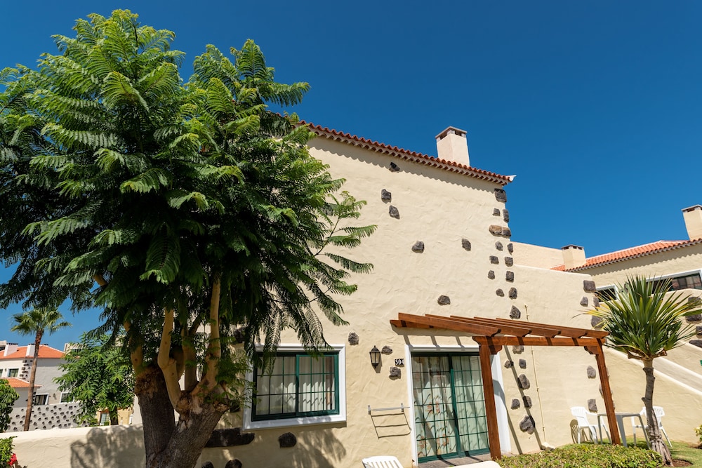 GF Isabel — Hotel building in Costa Adeje, Canary Islands