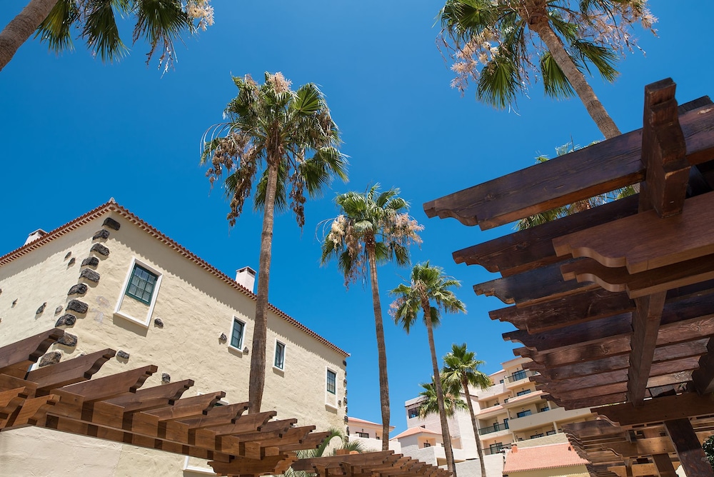 GF Isabel — Hotel building in Costa Adeje, Canary Islands
