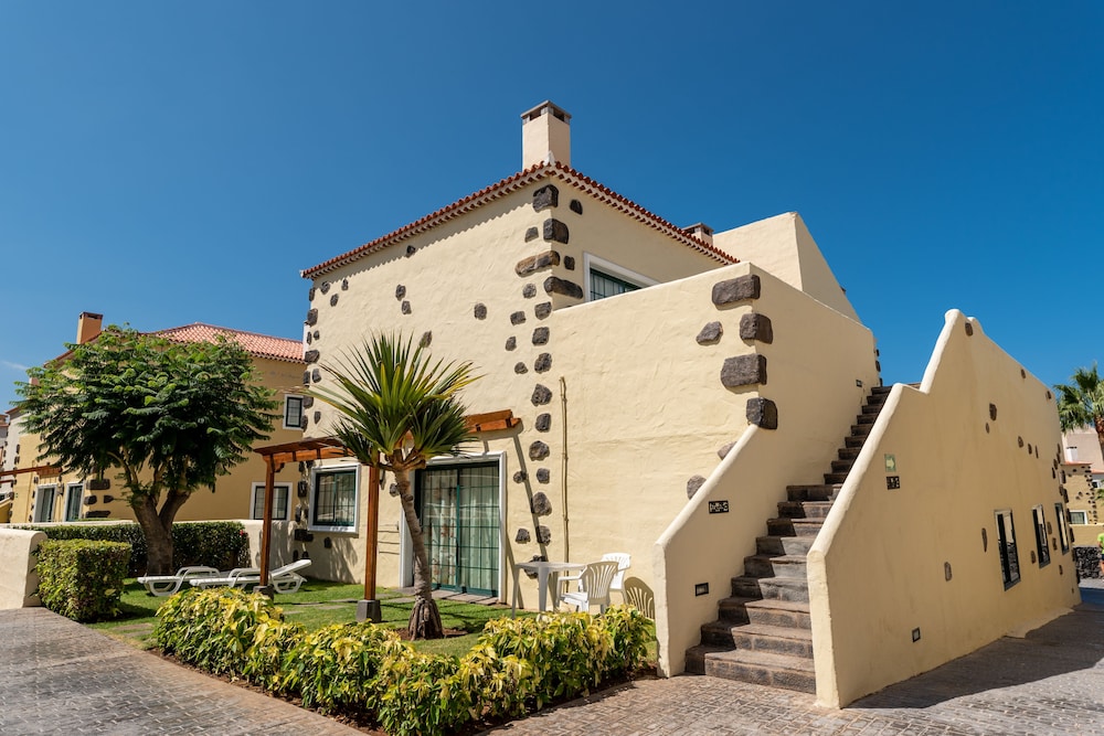 GF Isabel — Hotel building in Costa Adeje, Canary Islands