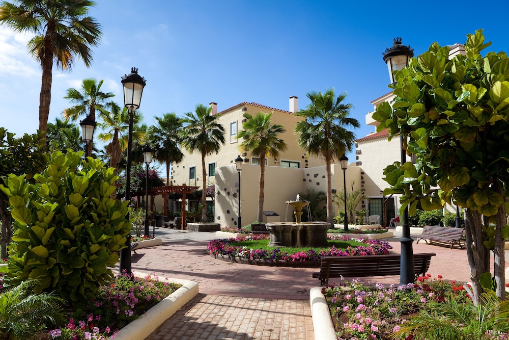 GF Isabel — Hotel building in Costa Adeje, Canary Islands