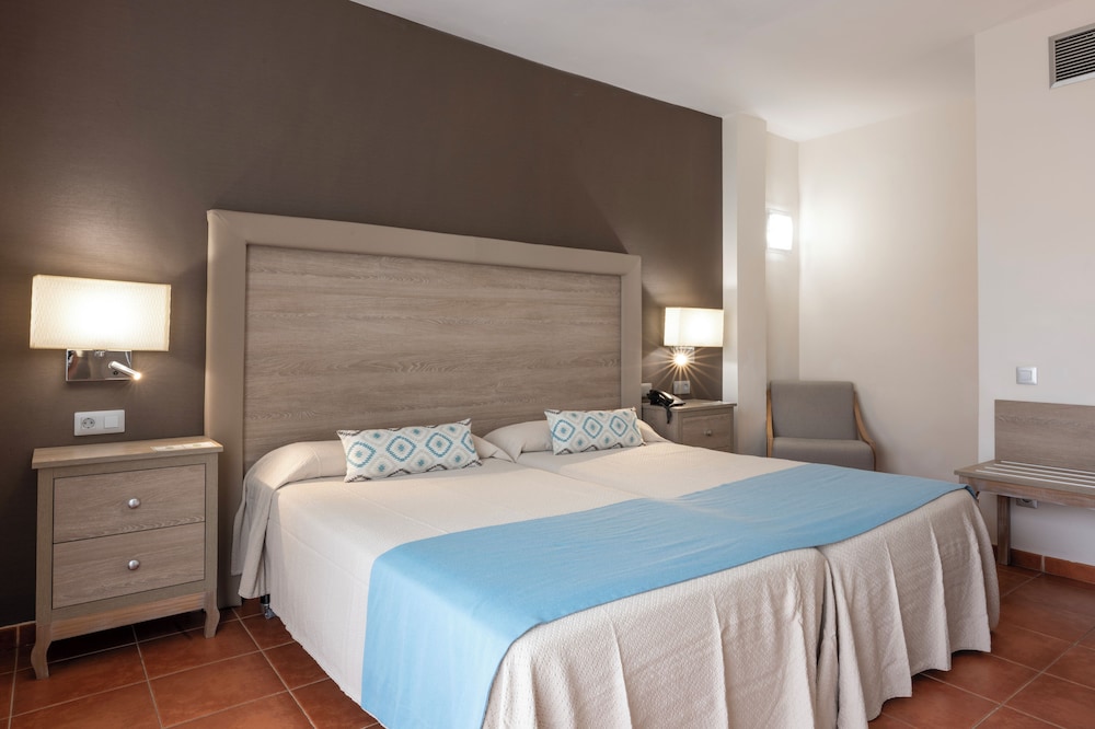 GF Isabel — Hotel rooms in Costa Adeje, Canary Islands