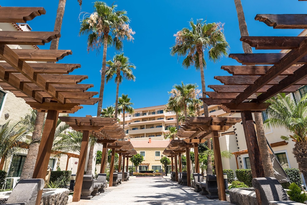 GF Isabel — Hotel building in Costa Adeje, Canary Islands