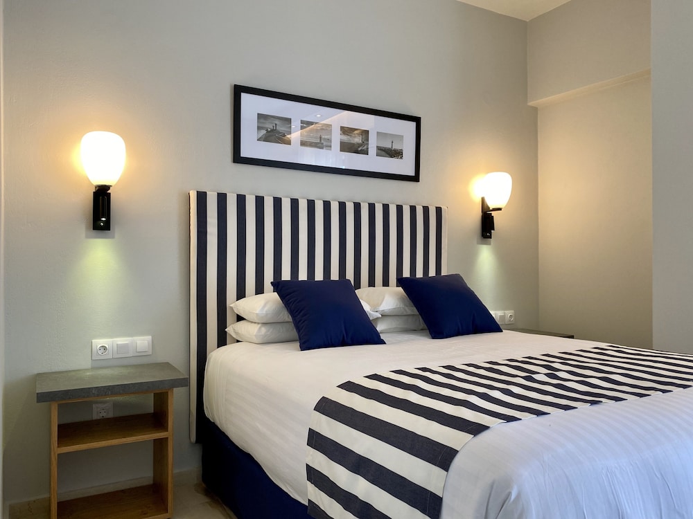 Ccb Bruskos Hotel — Hotel rooms in Lefkimmi (Corfu), Ionian Islands