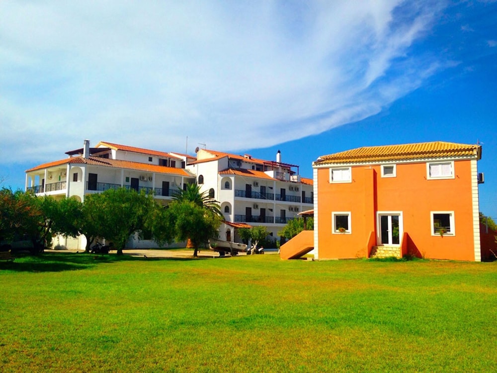 Ccb Bruskos Hotel — Hotel building in Lefkimmi (Corfu), Ionian Islands