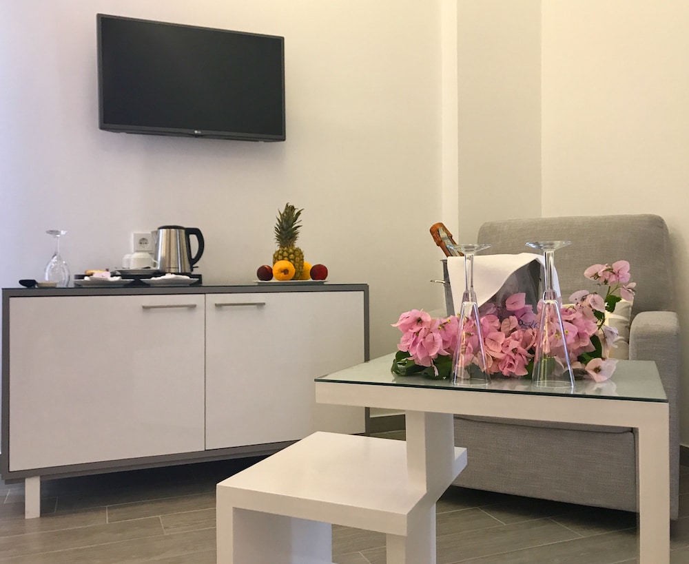 Ccb Bruskos Hotel — Hotel rooms in Lefkimmi (Corfu), Ionian Islands