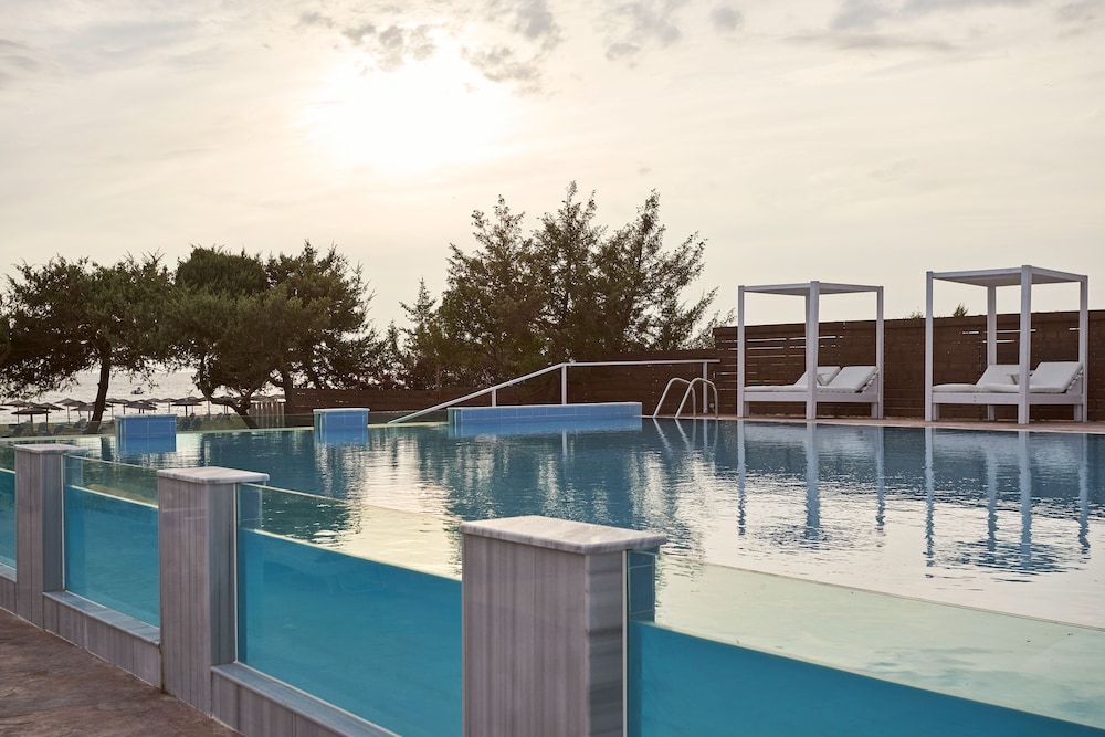 Sandy Villas Resort by Rizos Resorts - All inclusive — Swimming pool in Lefkimmi (Corfu), Ionian Islands