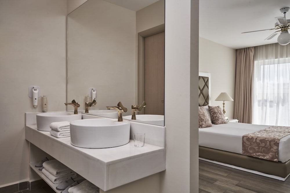 Sandy Villas Resort by Rizos Resorts - All inclusive — Hotel rooms in Lefkimmi (Corfu), Ionian Islands