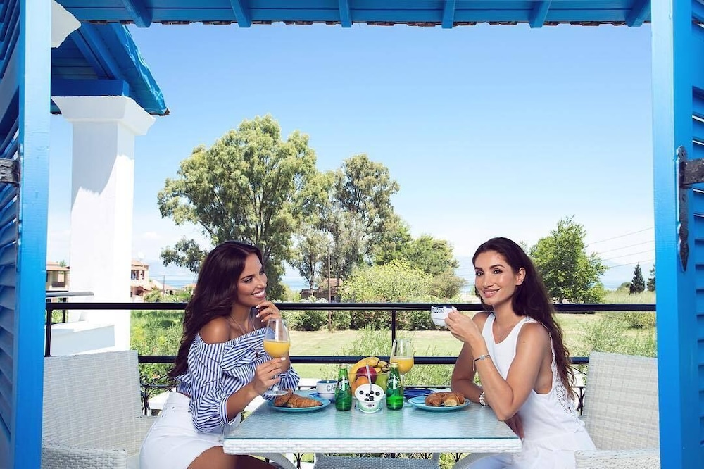 Sun n Chill — Restaurant & bars in Lefkimmi (Corfu), Ionian Islands