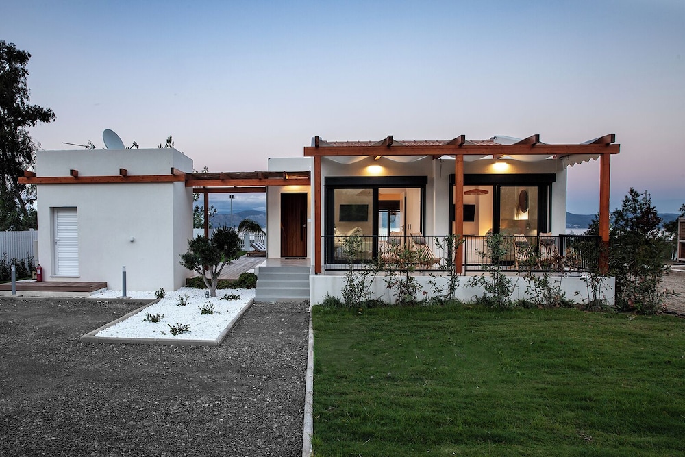 Sun n Chill — Hotel building in Lefkimmi (Corfu), Ionian Islands