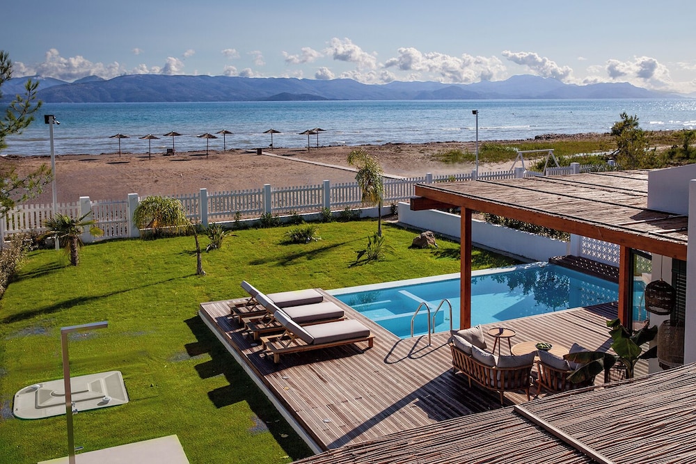 Sun n Chill — Swimming pool in Lefkimmi (Corfu), Ionian Islands