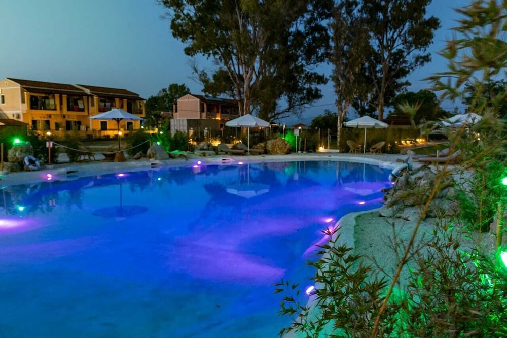 Sun n Chill — Swimming pool in Lefkimmi (Corfu), Ionian Islands