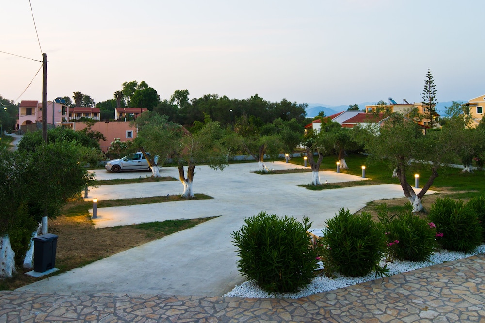 Sun n Chill — Hotel building in Lefkimmi (Corfu), Ionian Islands