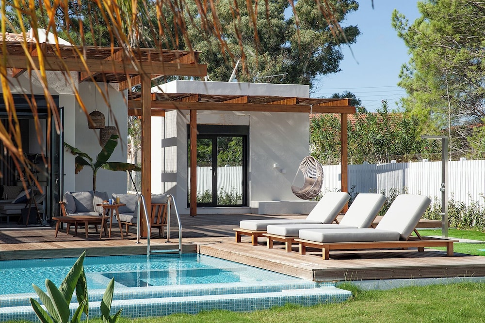 Sun n Chill — Swimming pool in Lefkimmi (Corfu), Ionian Islands