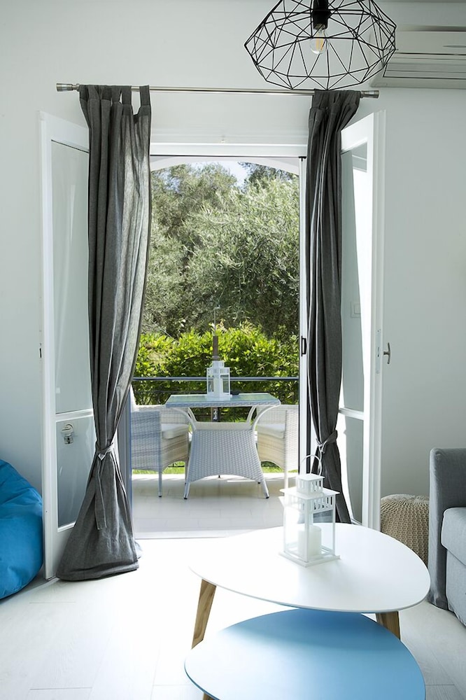 Sun n Chill — Hotel rooms in Lefkimmi (Corfu), Ionian Islands
