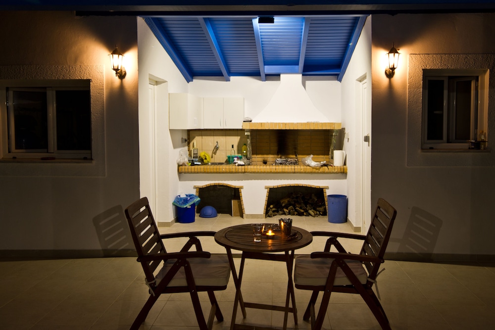 Sun n Chill — Restaurant & bars in Lefkimmi (Corfu), Ionian Islands