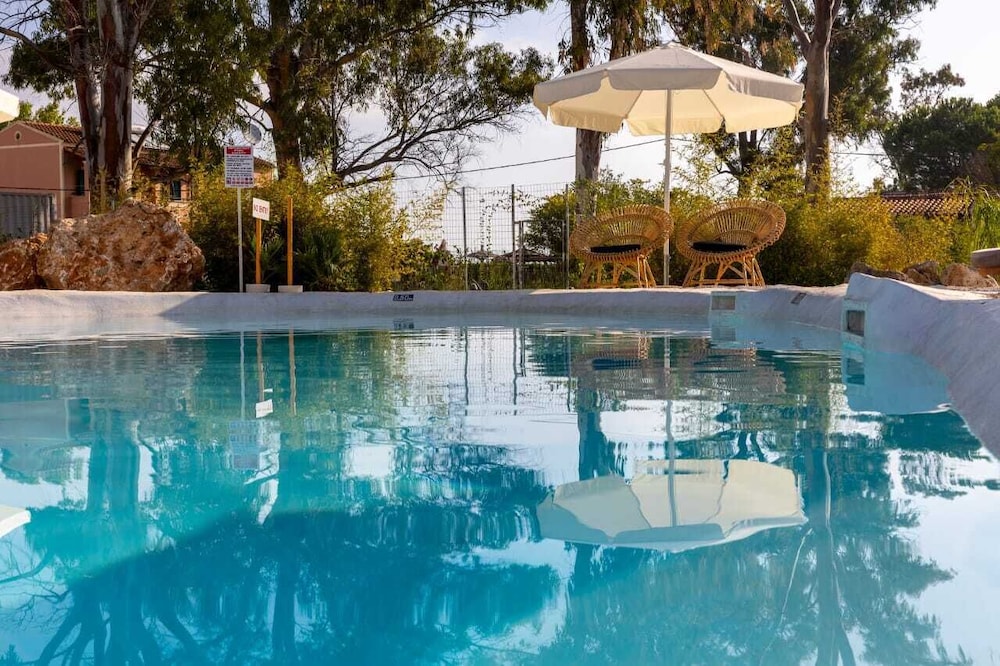 Sun n Chill — Swimming pool in Lefkimmi (Corfu), Ionian Islands