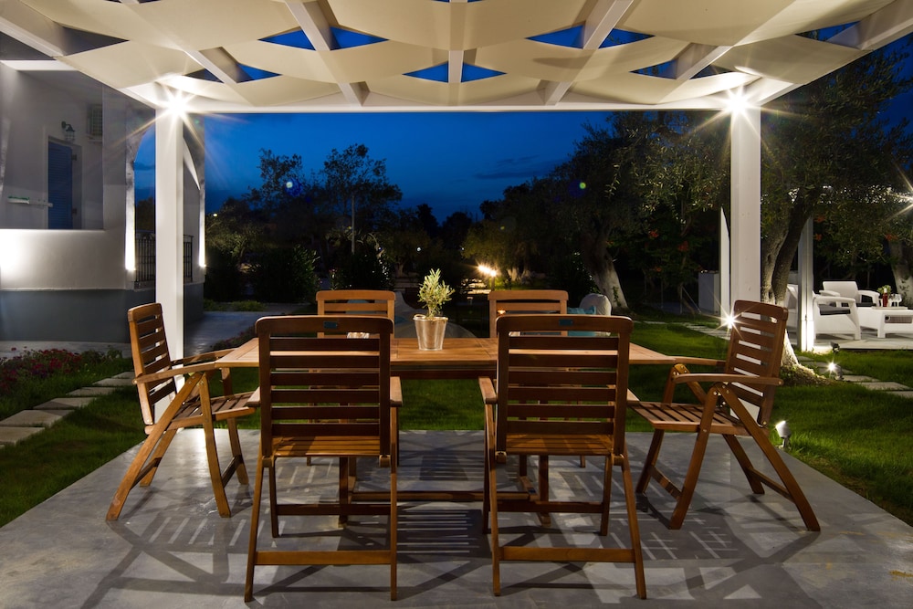 Sun n Chill — Restaurant & bars in Lefkimmi (Corfu), Ionian Islands