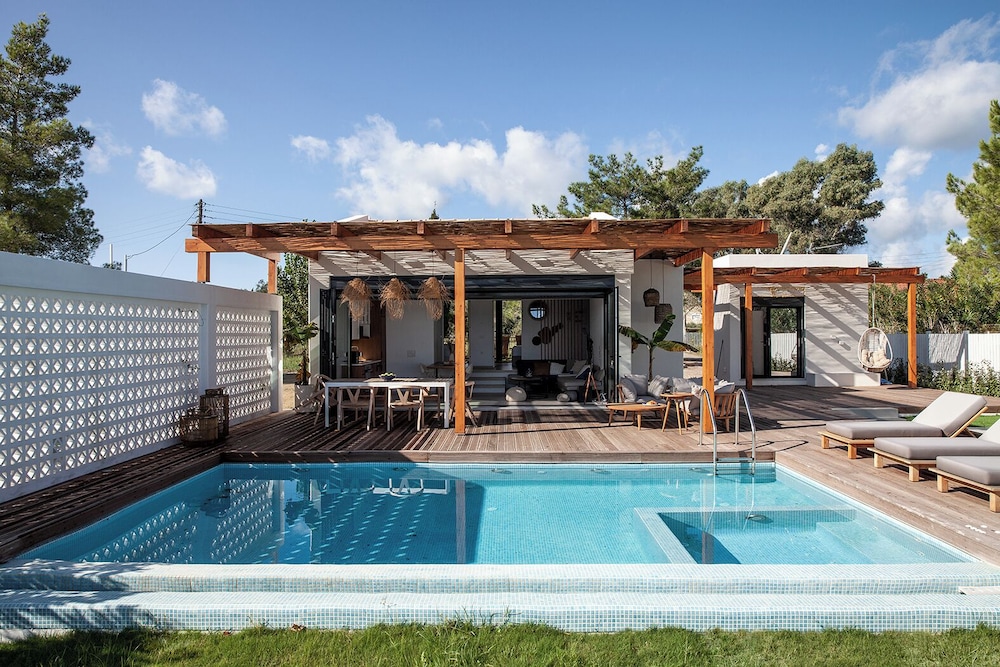 Sun n Chill — Swimming pool in Lefkimmi (Corfu), Ionian Islands