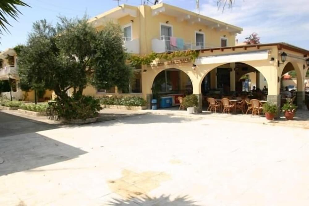 Complex Lemon Grove — Hotel building in Lefkimmi (Corfu), Ionian Islands