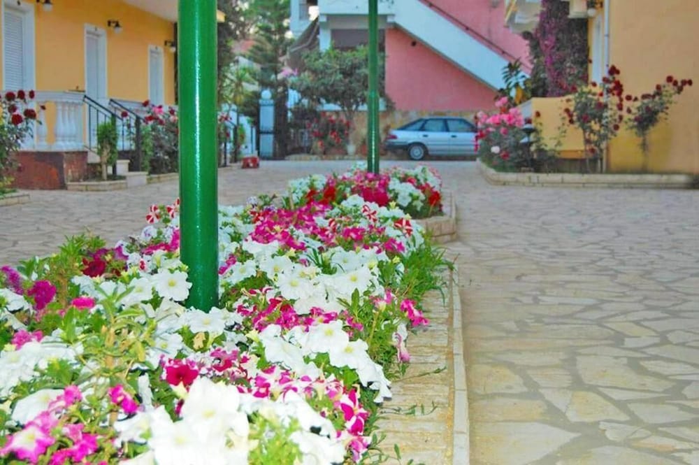Complex Lemon Grove — Hotel building in Lefkimmi (Corfu), Ionian Islands