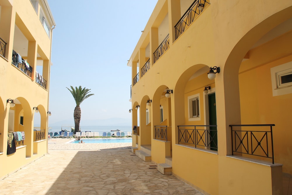 Complex Lemon Grove — Hotel building in Lefkimmi (Corfu), Ionian Islands