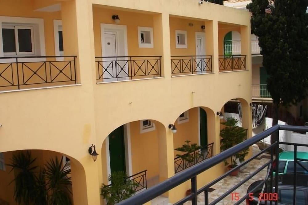 Complex Lemon Grove — Hotel building in Lefkimmi (Corfu), Ionian Islands