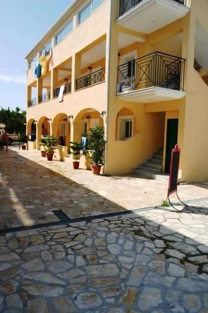 Complex Lemon Grove — Hotel building in Lefkimmi (Corfu), Ionian Islands
