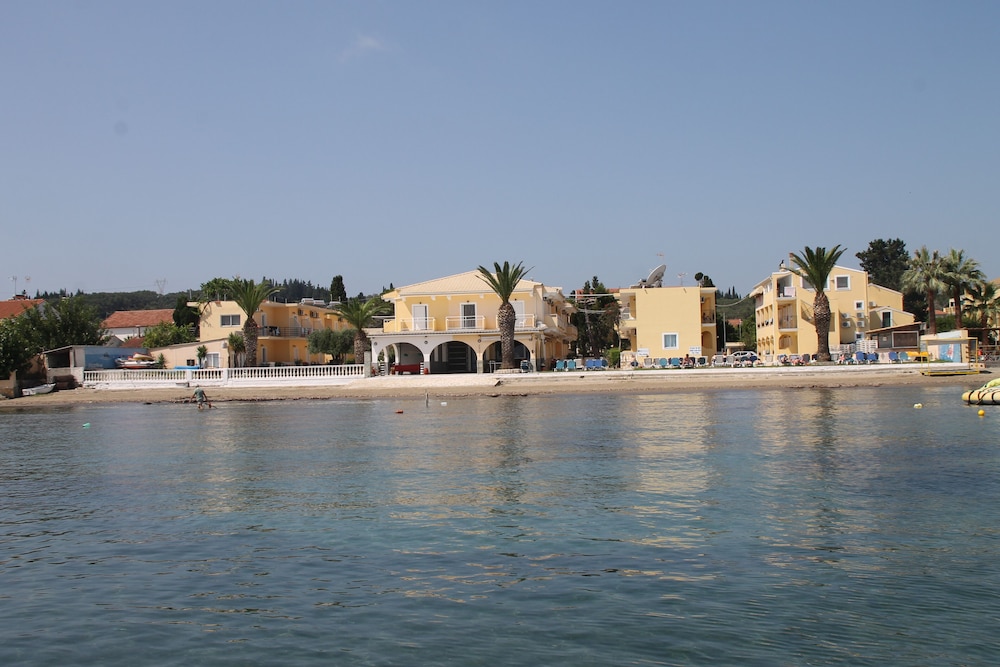 Complex Lemon Grove — Hotel building in Lefkimmi (Corfu), Ionian Islands