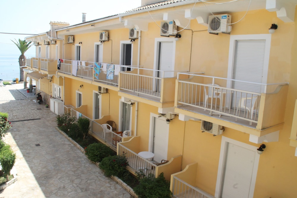 Complex Lemon Grove — Hotel building in Lefkimmi (Corfu), Ionian Islands