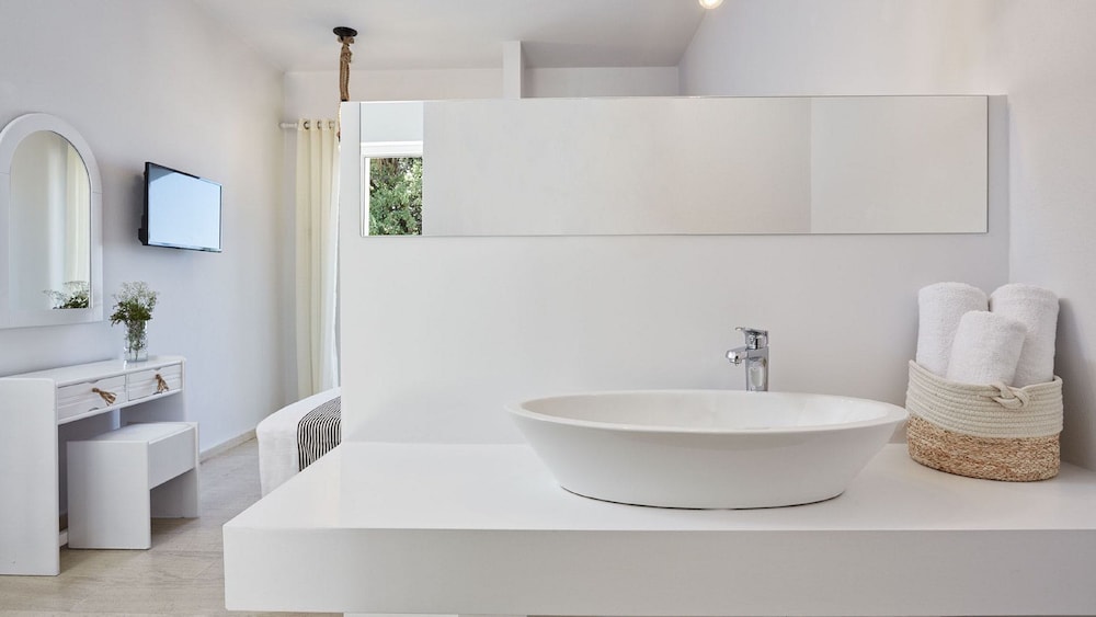 Mr and Mrs White Corfu Couples Retreat Adults Only — Hotel rooms in Acharavi, Ionian Islands
